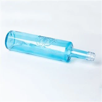 Бутилка цветен спрей за уиски