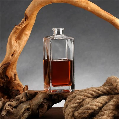 Бутилка за алкохол с ниша с квадратен дизайн 700 ML